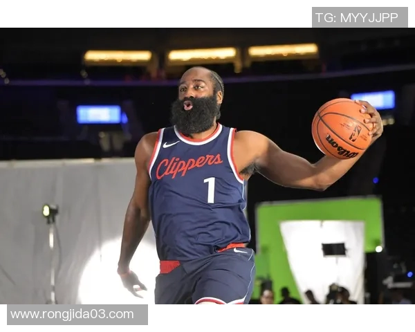 刷爆多项记录！哈登砍下40+三双，快船队史首人