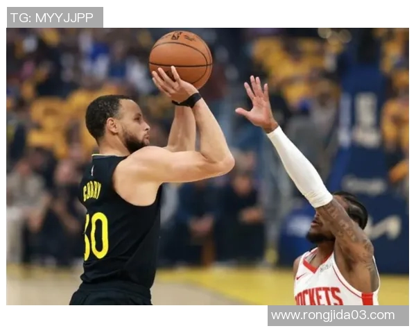 科尔调整勇士轮换策略，库里巴特勒同场效率提升