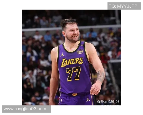 NBA名嘴炮轰东契奇：场均4.3失误+32%三分命中率，真巨星还是被高估？