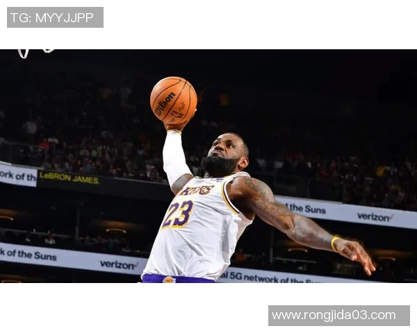 NBA官方晒詹姆斯标志性战斧劈扣照:第23个赛季的勒布朗 NBA官方晒詹姆斯标志性战斧劈扣照:第23个赛季的勒布朗